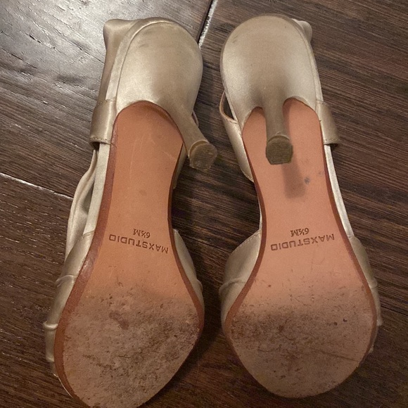 Max Studio champagne satin sandal heels - Picture 5 of 5